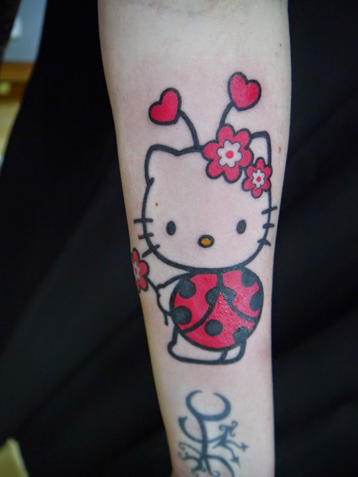 50 mẫu hình xăm Hello Kitty đáng yêu cho nàng lựa chọn - [Kích thước hình ảnh: 1202x1600 px]