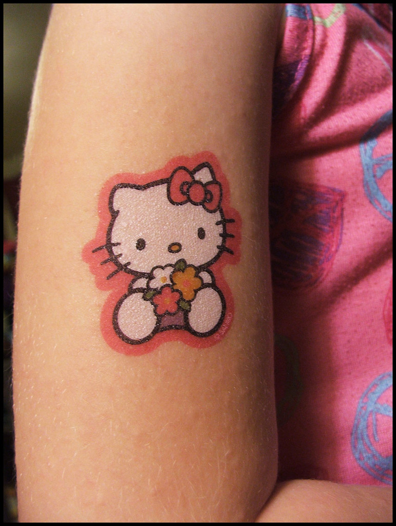 50 mẫu hình xăm Hello Kitty đáng yêu cho nàng lựa chọn - [Kích thước hình ảnh: 771x1023 px]
