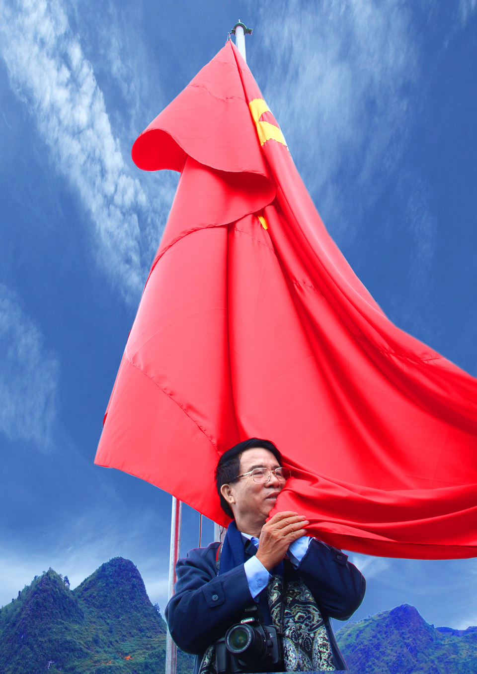 Hình ảnh lá cờ Quốc Kỳ Việt Nam đẹp – Ý nghĩa của lá cờ đỏ sao vàng - [Kích thước hình ảnh: 960x1355 px]