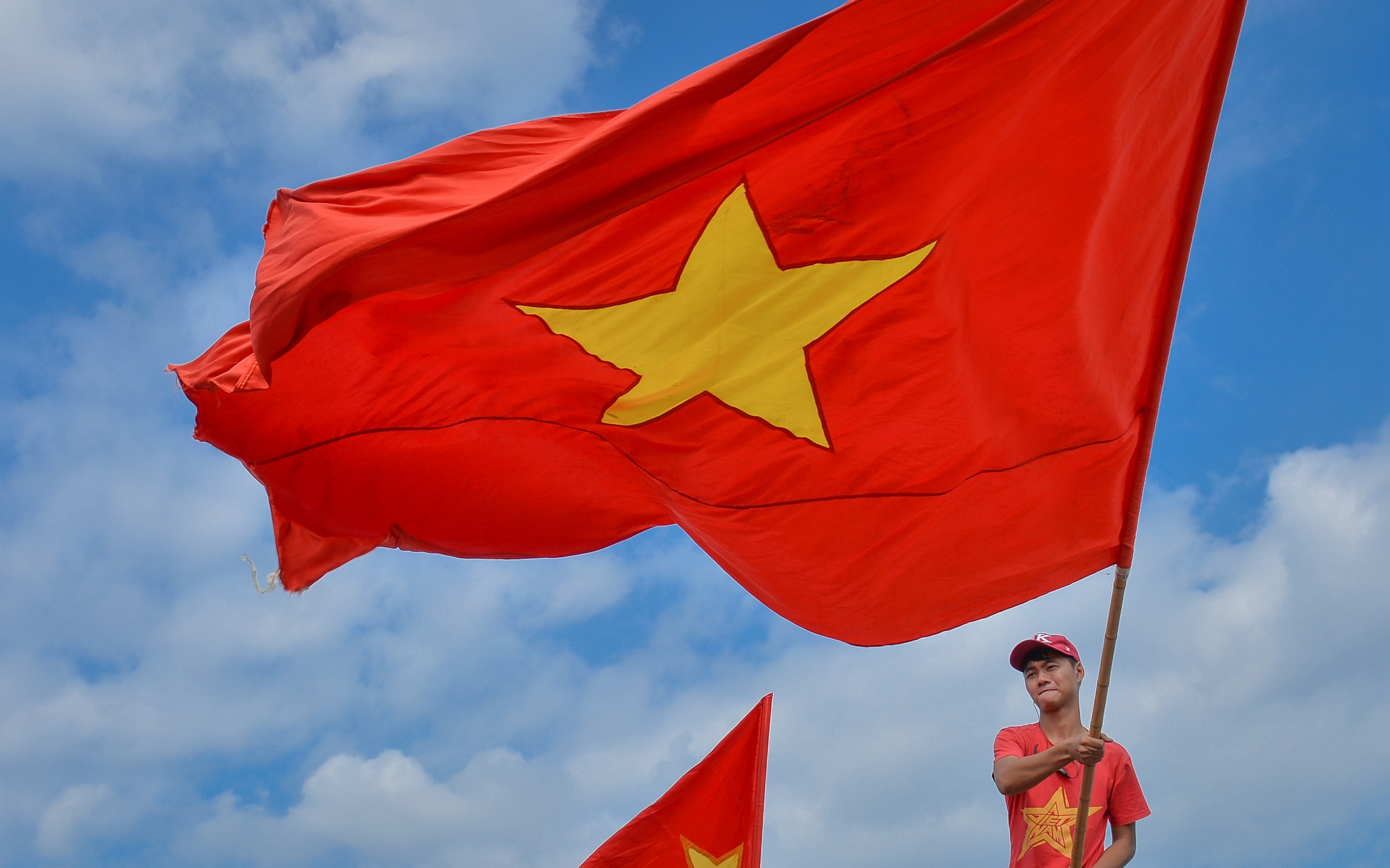 Hình ảnh lá cờ Quốc Kỳ Việt Nam đẹp – Ý nghĩa của lá cờ đỏ sao vàng - [Kích thước hình ảnh: 2048x1279 px]