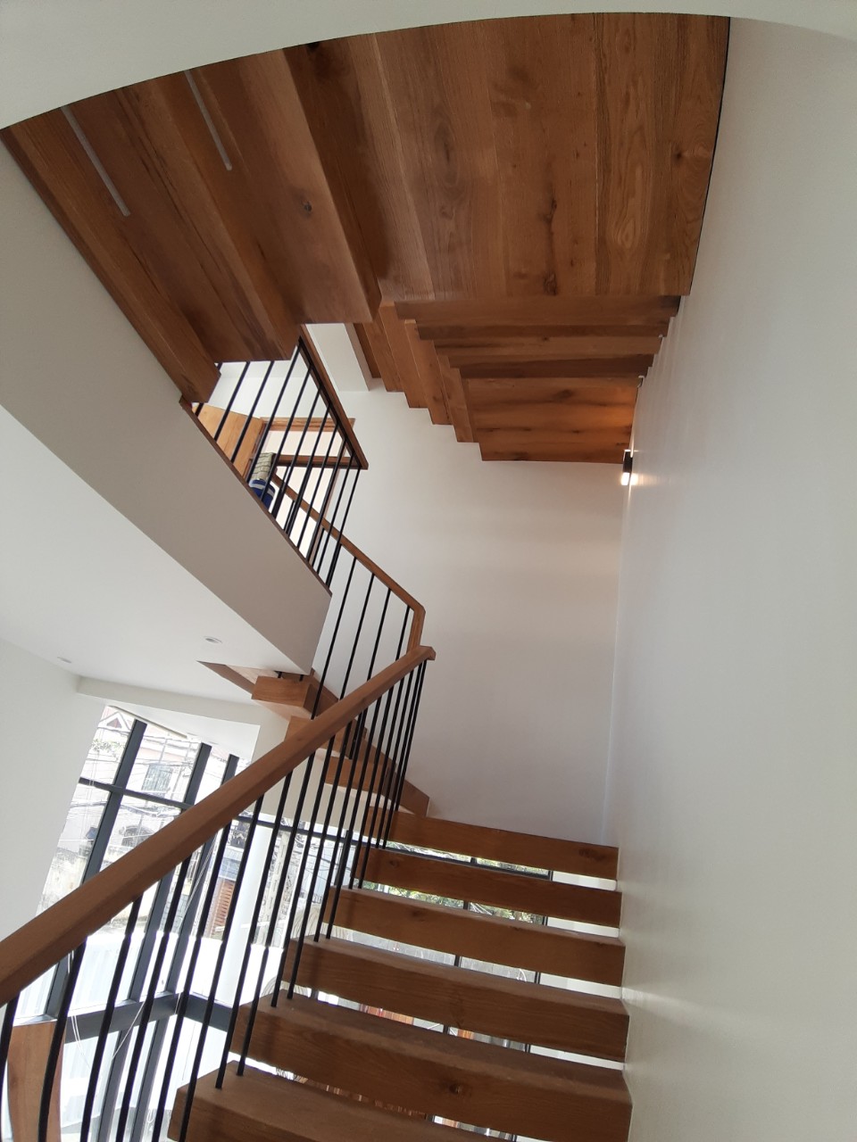 Tổng hợp các mẫu cầu thang gỗ đẹp nhất dành cho ngôi nhà của bạn - [Kích thước hình ảnh: 960x1280 px]