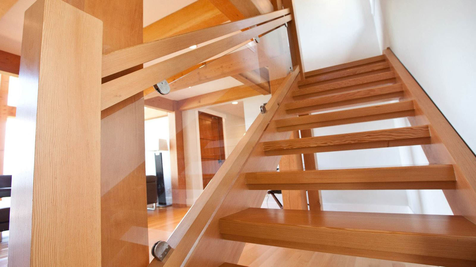 Tổng hợp các mẫu cầu thang gỗ đẹp nhất dành cho ngôi nhà của bạn - [Kích thước hình ảnh: 1600x900 px]