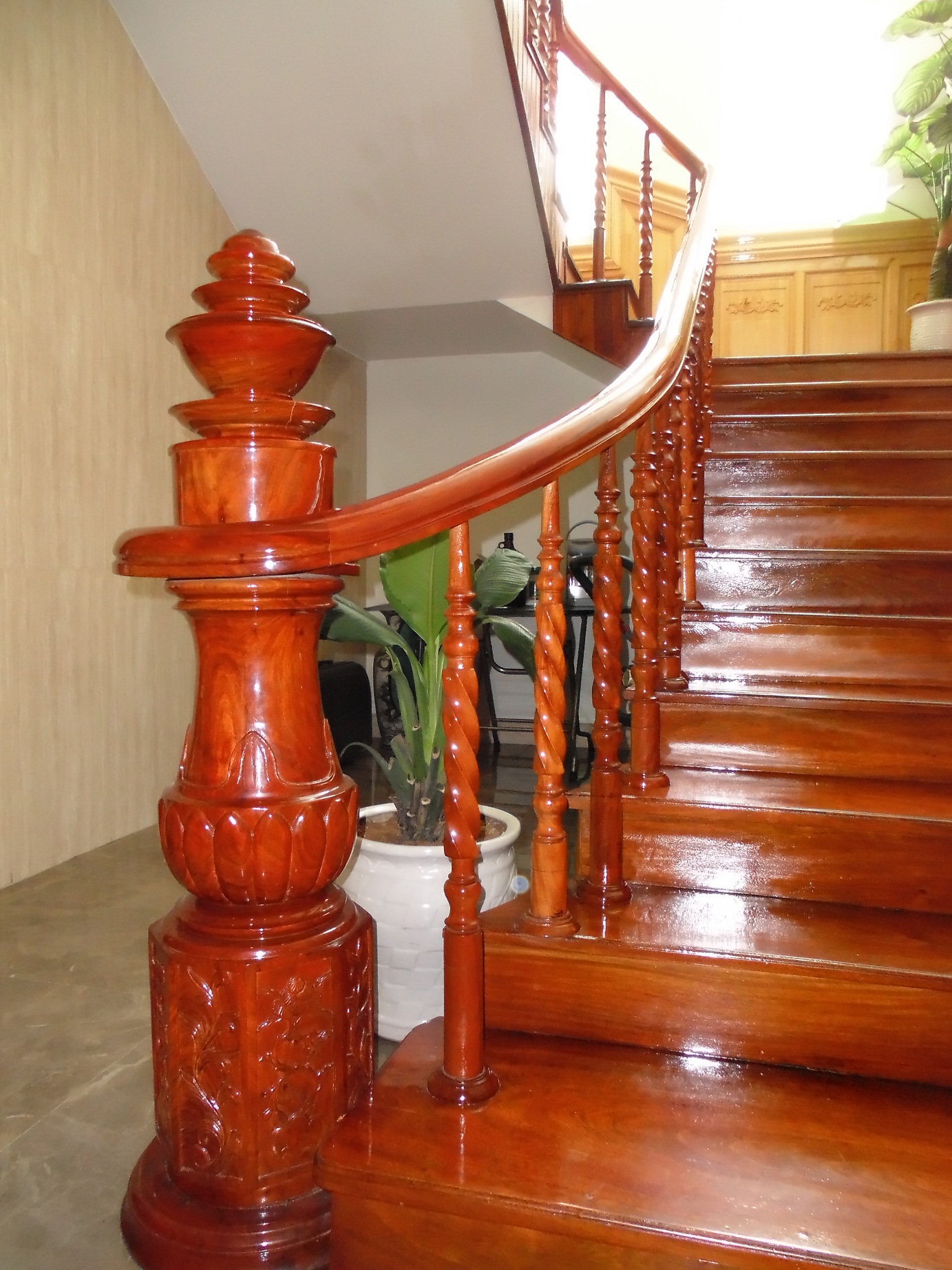 Tổng hợp các mẫu cầu thang gỗ đẹp nhất dành cho ngôi nhà của bạn - [Kích thước hình ảnh: 1383x1844 px]