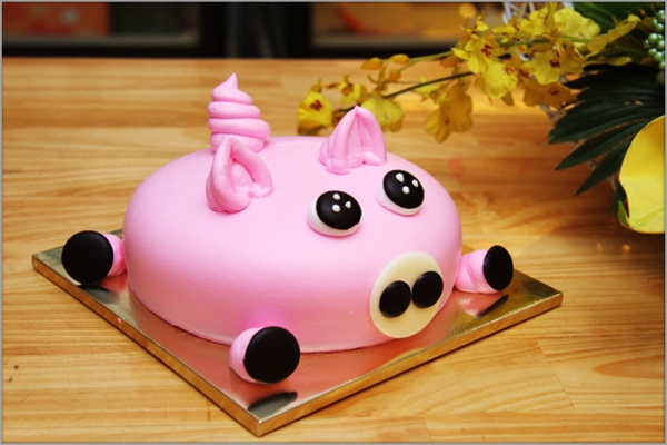 Tổng hợp hình ảnh bánh sinh nhật hình con heo dễ thương, độc lạ - [Kích thước hình ảnh: 600x400 px]