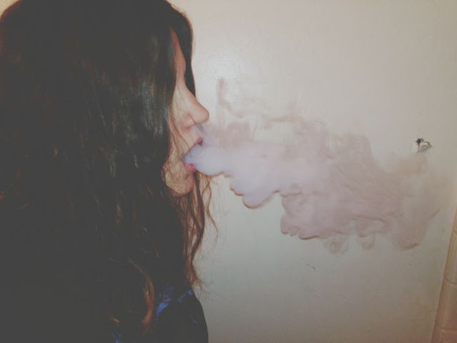 Top hình ảnh con gái hút thuốc cực chất, đầy tâm trạng - [Kích thước hình ảnh: 640x480 px]