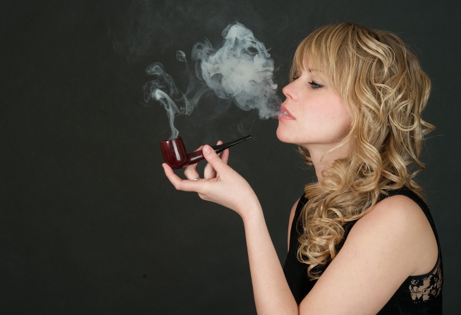 Top hình ảnh con gái hút thuốc cực chất, đầy tâm trạng - [Kích thước hình ảnh: 926x633 px]