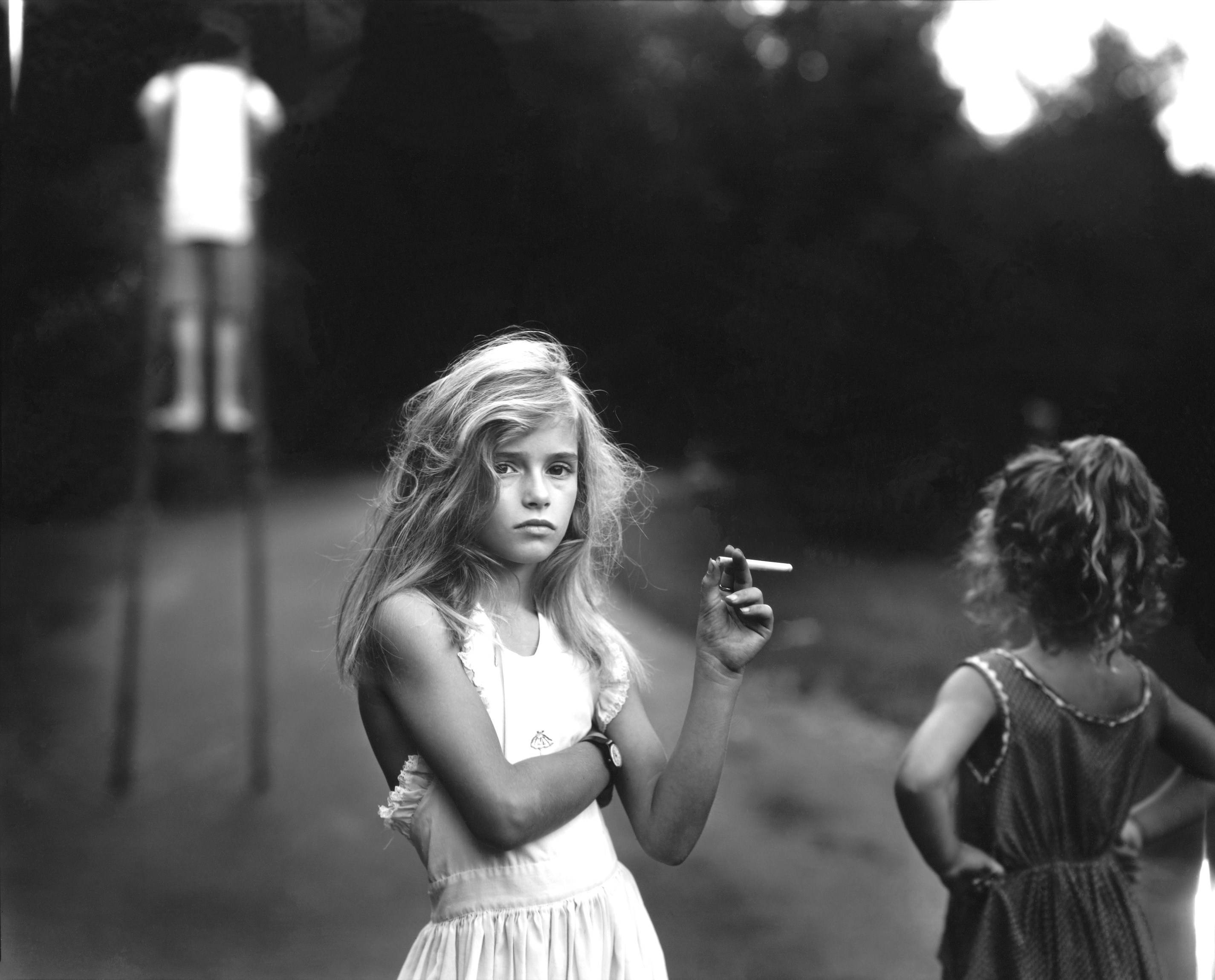 Top hình ảnh con gái hút thuốc cực chất, đầy tâm trạng - [Kích thước hình ảnh: 2850x2300 px]