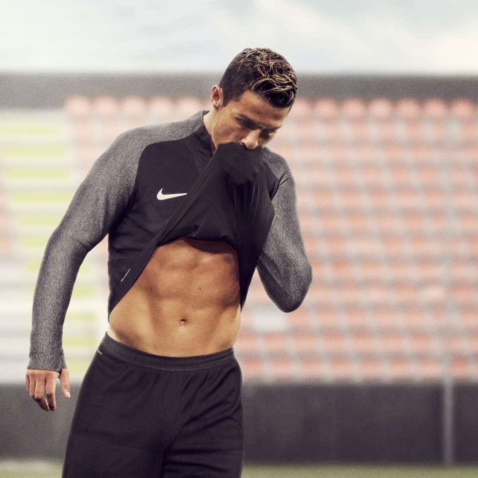 Top 50 hình nền Cristiano Ronaldo CR7 đẹp miễn chê - [Kích thước hình ảnh: 960x960 px]