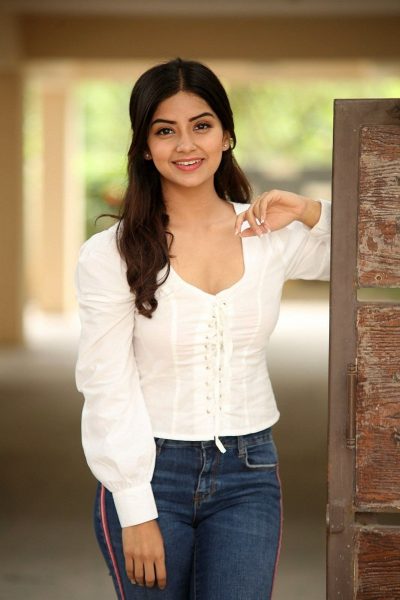 Tranhto24h: ảnh gái Ấn Độ với trang phục đơn giản, 400x600px