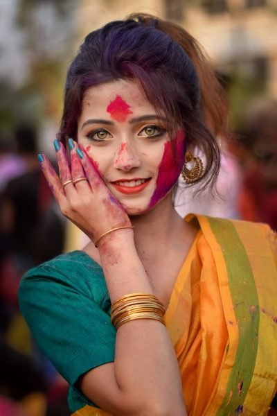 Tranhto24h: hình ảnh gái Ấn Độ ở lễ hội bột màu, 400x600px
