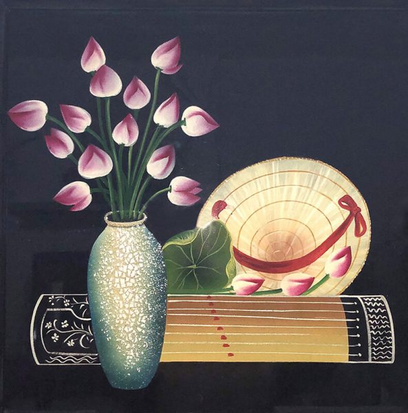 Tranhto24h: Vẽ tranh tĩnh vật hoa sen và nón lá, 593x600px