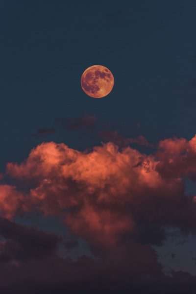 Tranhto24h: Hình nền bầu trời mây và trăng chill, 400x600px