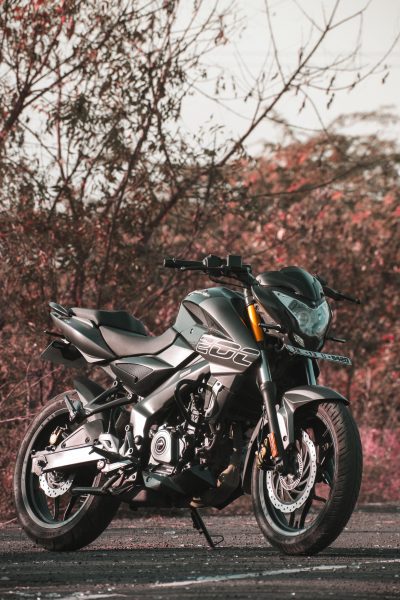 Tranhto24h: ảnh nền Moto 4K đen cực chất, 400x600px