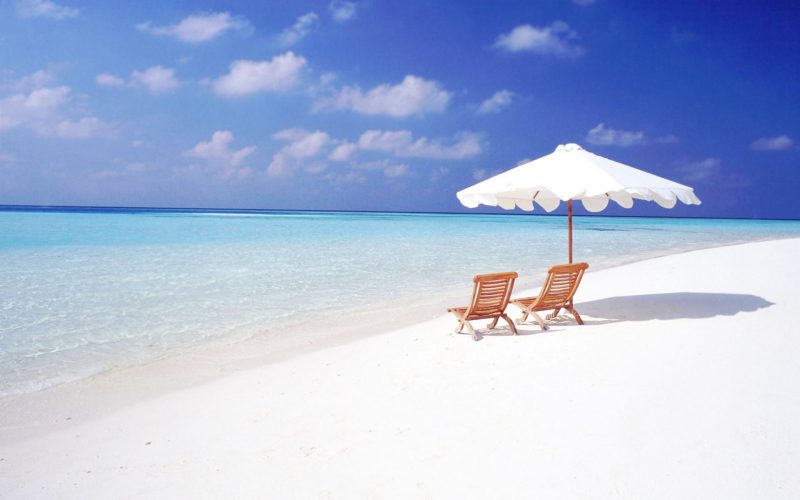 Tranhto24h: Background biển Background Beach có ô và ghế, 800x500px