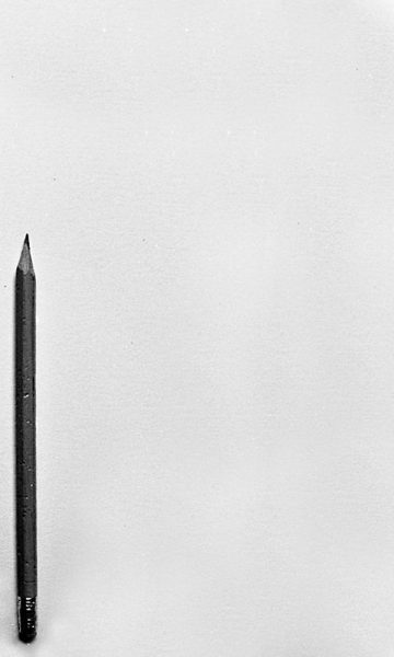 Tranhto24h: hình nền trắng cây bút chì đen, 360x600px