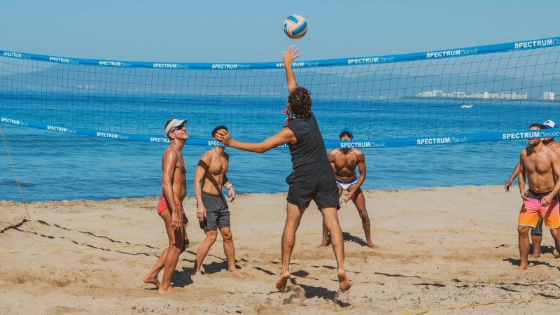 Tranhto24h: Ảnh bóng chuyền nam bãi biển, 800x450px