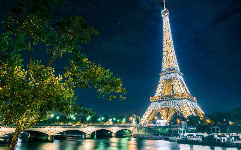 Tranhto24h: Hình tháp Eiffel về đêm đầy chân thực, 800x500px