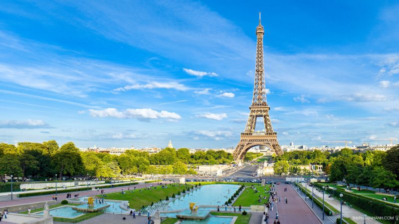 Tranhto24h: Hình tháp Eiffel đầy màu sắc, 800x450px