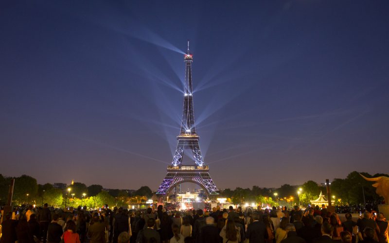 Tranhto24h: Hình ảnh tháp Eiffel về đêm, 800x500px