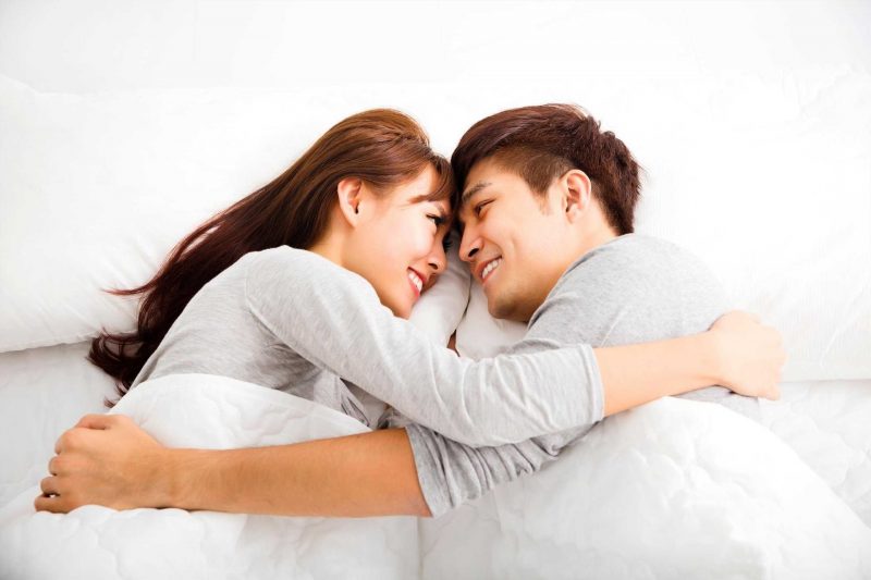 Tranhto24h: hình ảnh ôm người yêu ngủ cùng nhau, 800x533px