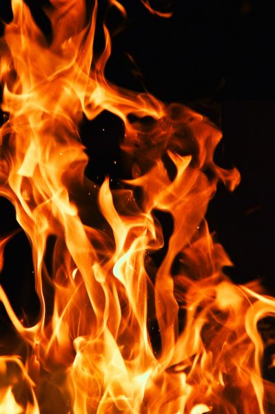 Tranhto24h: hình nền lửa cháy dữ dội, 399x600px