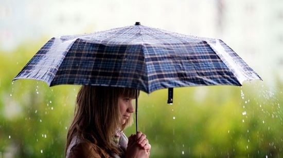13 Hình ảnh đẹp về tình yêu buồn dưới mưa